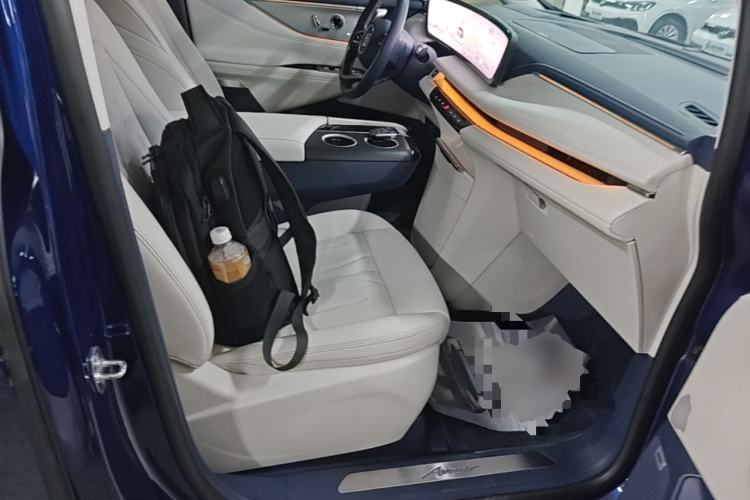 Used Buick GL8 New Energy 2024 Lu Zun Luxury Edition 6-Seater Right Front Seat