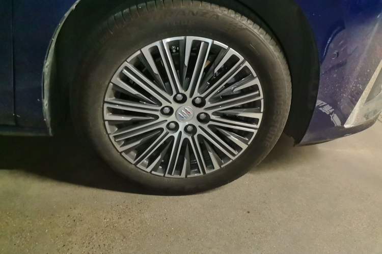 Used Buick GL8 New Energy 2024 Lu Zun Luxury Edition 7-Seater Right Front Wheel Hub