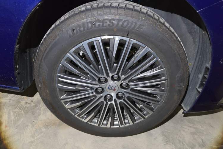 Used Buick GL8 New Energy 2024 Lu Zun Luxury Edition 6-Seater Right Front Wheel Hub