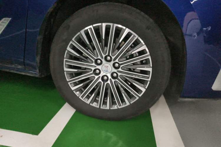 Used Buick GL8 New Energy 2024 Lu Zun Luxury Edition 7-Seater Right Front Wheel Hub