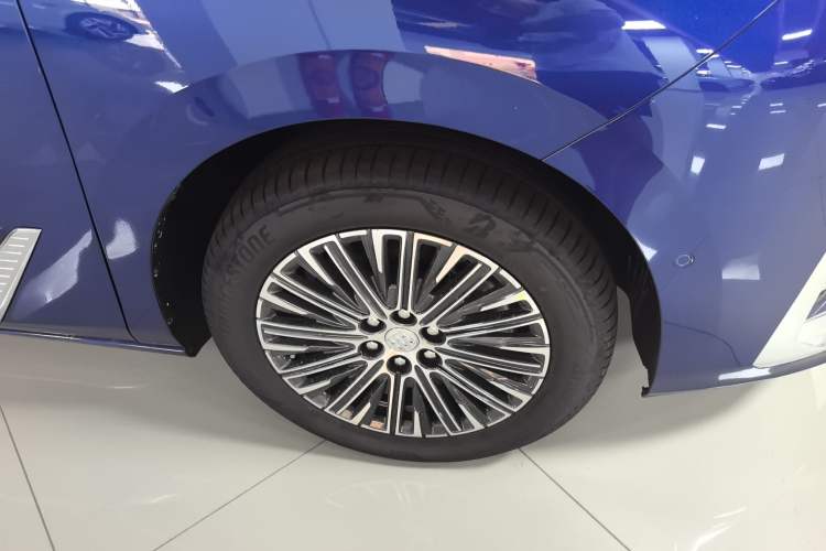 Used Buick GL8 New Energy 2024 Lu Zun Luxury Edition 7-Seater Right Front Wheel Hub
