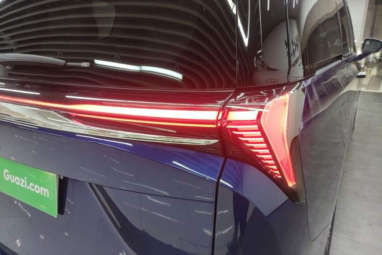 Used Buick GL8 New Energy 2024 Lu Zun Luxury Edition 6-Seater Right Rear Taillight