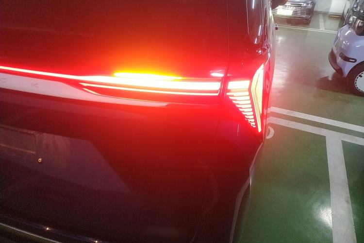 Used Buick GL8 New Energy 2024 Lu Zun Luxury Edition 6-Seater Right Rear Taillight