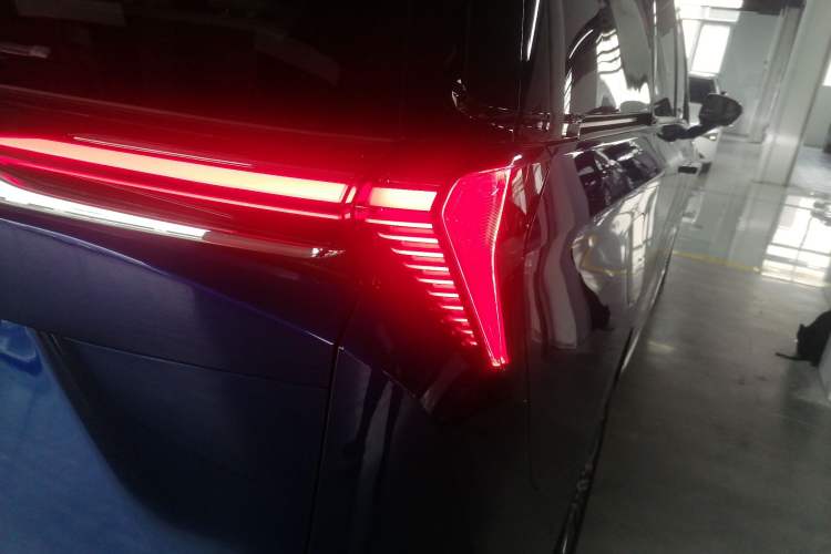 Used Buick GL8 New Energy 2024 Lu Zun Luxury Edition 7-Seater Right Rear Taillight