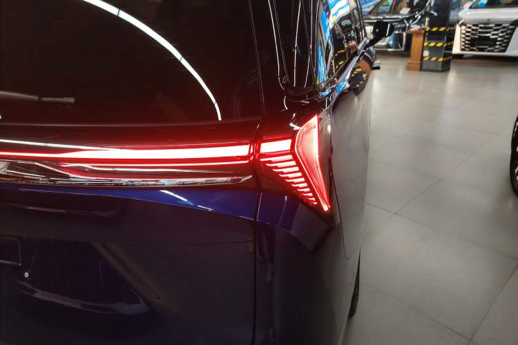 Used Buick GL8 New Energy 2024 Lu Zun Luxury Edition 7-Seater Right Rear Taillight