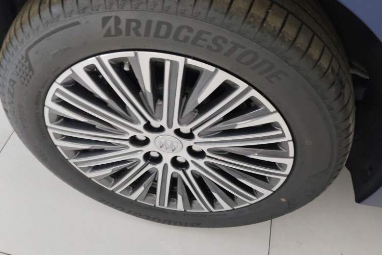 Used Buick GL8 New Energy 2024 Lu Zun Luxury Edition 7-Seater Right Rear Wheel Hub