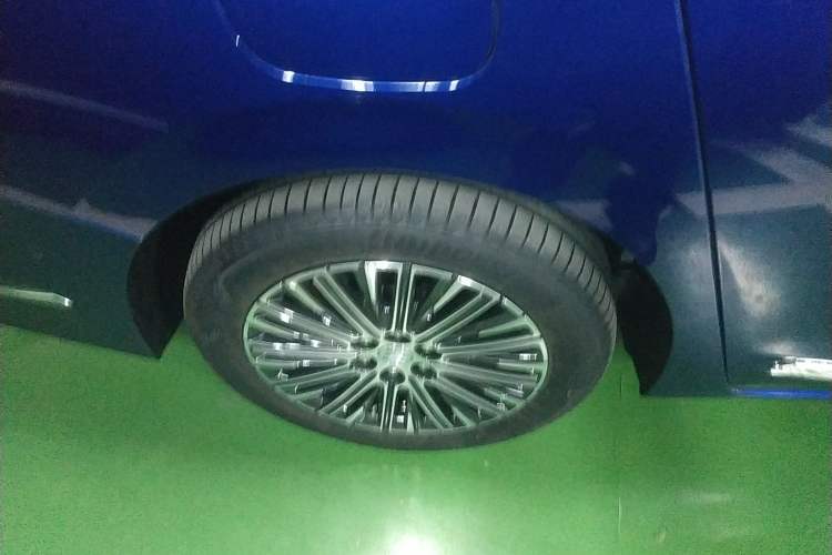 Used Buick GL8 New Energy 2024 Lu Zun Luxury Edition 6-Seater Right Rear Wheel Hub