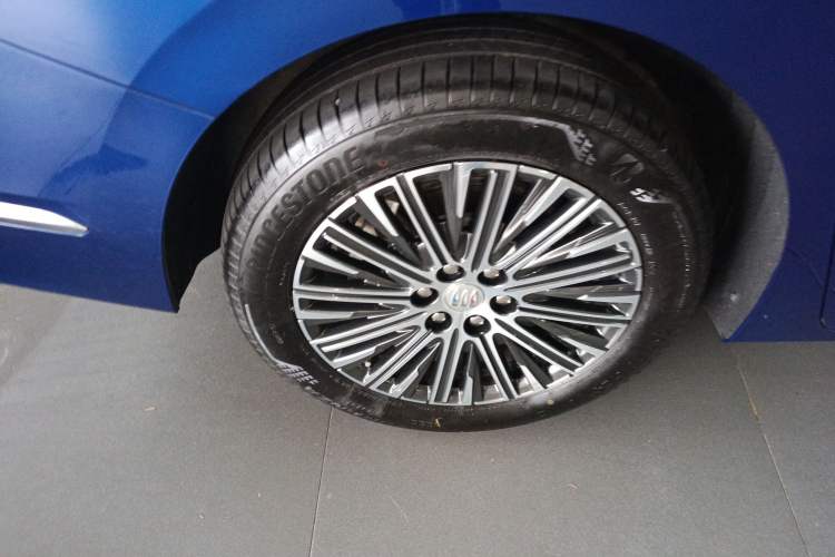 Used Buick GL8 New Energy 2024 Lu Zun Deluxe Edition 7-Seater Right Rear Wheel Hub