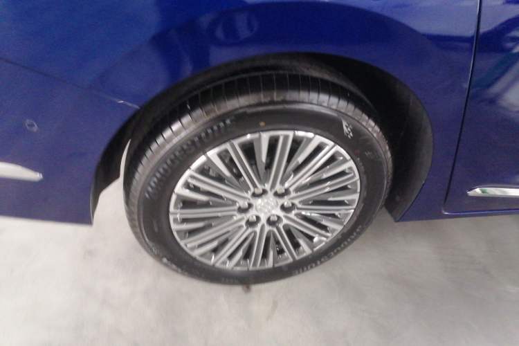 Used Buick GL8 New Energy 2024 Lu Zun Luxury Edition 7-Seater Right Rear Wheel Hub