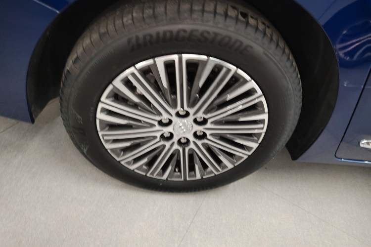Used Buick GL8 New Energy 2024 Lu Zun Luxury Edition 7-Seater Right Rear Wheel Hub