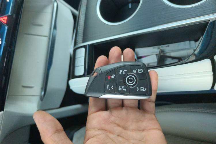Used Buick GL8 New Energy 2024 Lu Zun Luxury Edition 7-Seater Vehicle Key
