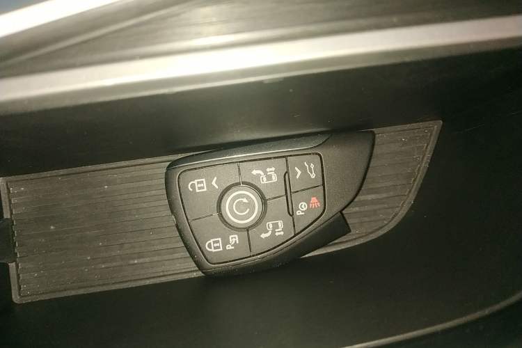 Used Buick GL8 New Energy 2024 Lu Zun Luxury Edition 6-Seater Vehicle Key