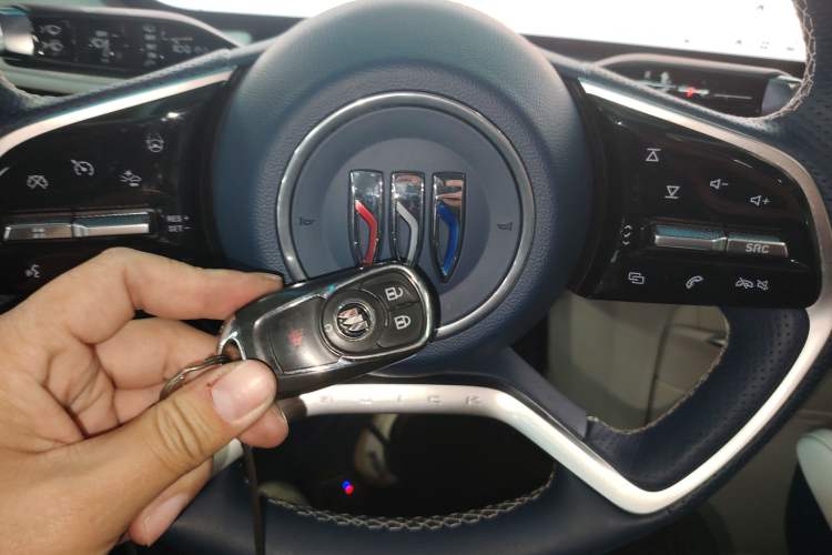 Used Buick GL8 New Energy 2024 Lu Zun Luxury Edition 7-Seater Vehicle Key