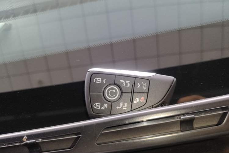 Used Buick GL8 New Energy 2024 Lu Zun Luxury Edition 6-Seater Vehicle Key
