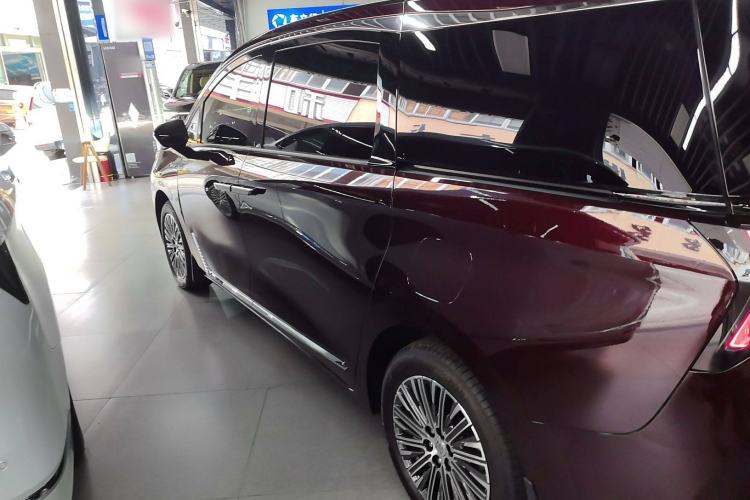 Used Buick GL8 New Energy 2024 Lu Zun Deluxe Edition 7-Seater Exterior 3
