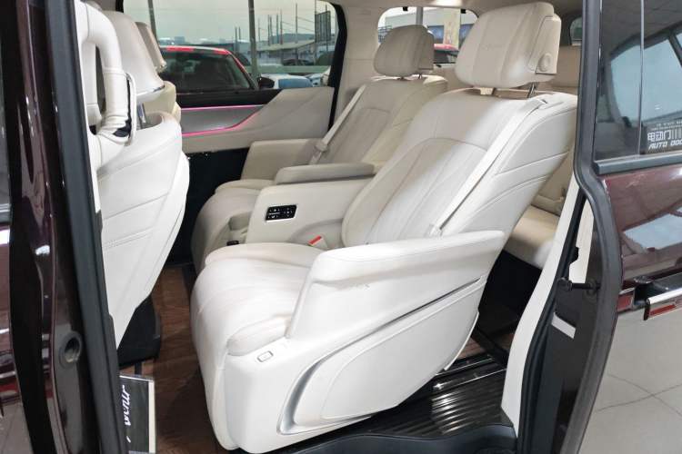 Used Buick GL8 New Energy 2024 Lu Zun Luxury Edition 7-Seater Interior 4