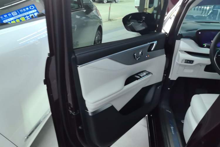 Used Buick GL8 New Energy 2024 Lu Zun Deluxe Edition 7-Seater Interior 7