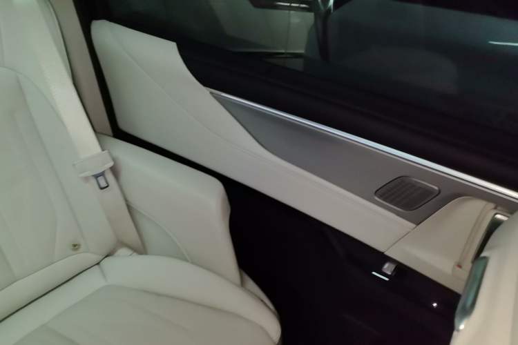 Used Buick GL8 New Energy 2024 Lu Zun Deluxe Edition 7-Seater Interior 8