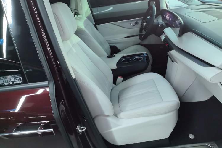Used Buick GL8 New Energy 2024 Lu Zun Deluxe Edition 7-Seater Right Front Seat