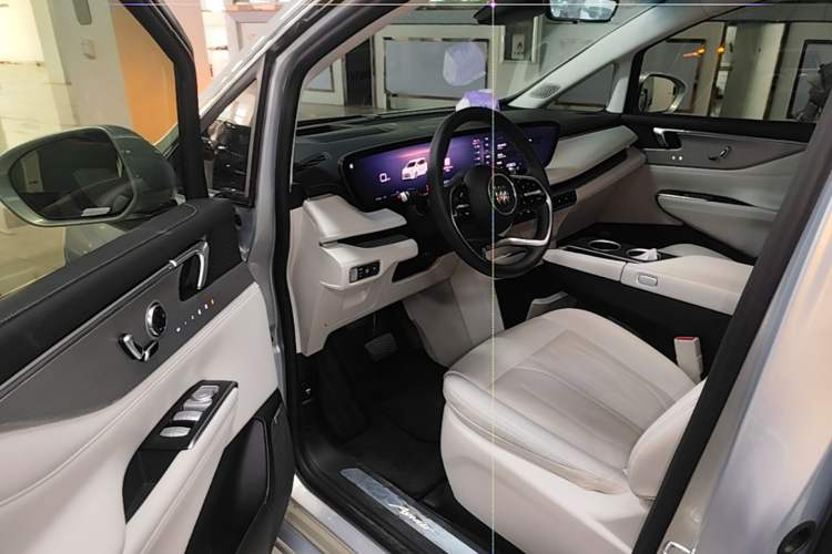 Used Buick GL8 New Energy 2024 Lu Zun Luxury Edition 7-Seater Driver Seat