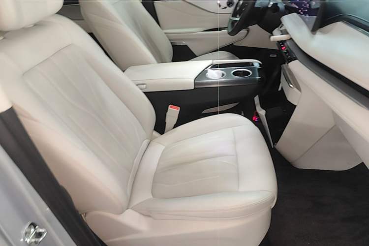 Used Buick GL8 New Energy 2024 Lu Zun Luxury Edition 7-Seater Right Front Seat