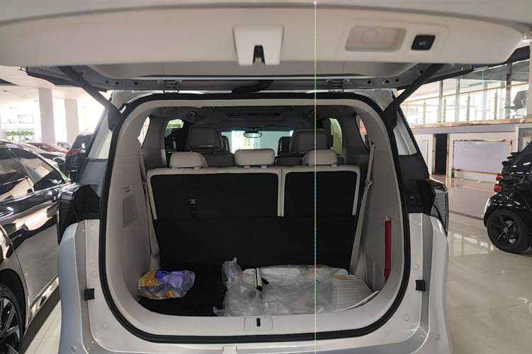 Used Buick GL8 New Energy 2024 Lu Zun Luxury Edition 7-Seater Trunk