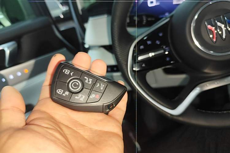 Used Buick GL8 New Energy 2024 Lu Zun Luxury Edition 7-Seater Vehicle Key