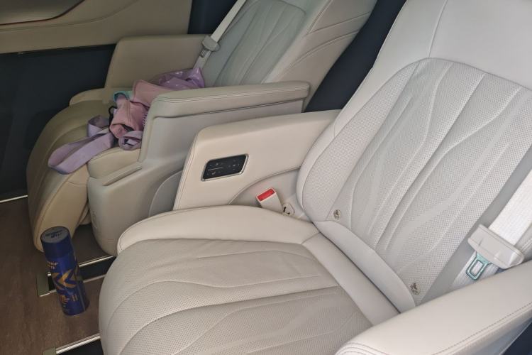 Used Buick GL8 New Energy 2024 Lu Zun Luxury Edition 6-Seater Left Rear Seat