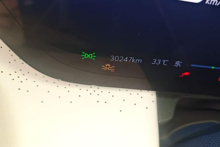 Used Buick GL8 New Energy 2024 Lu Zun Luxury Edition 6-Seater Odometer Close Up
