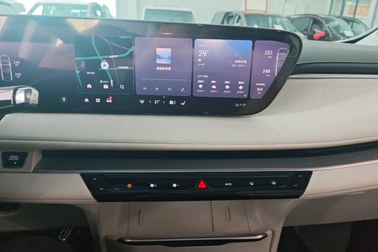 Used Buick GL8 New Energy 2024 Lu Zun Deluxe Edition 7-Seater Audio And AC Panel