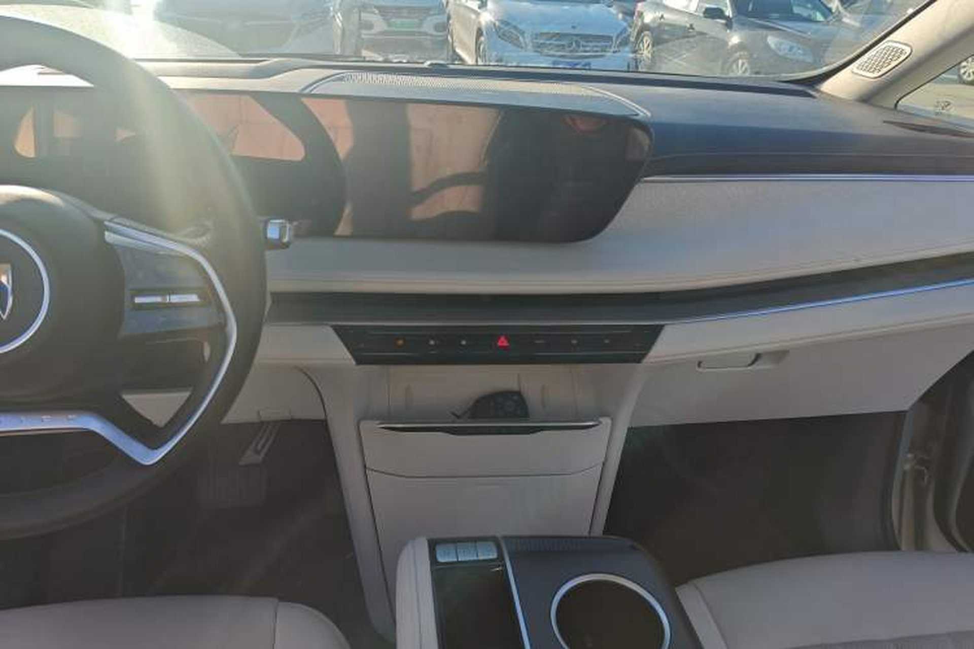 Used Buick GL8 New Energy 2024 Lu Zun Deluxe Edition 7-Seater Audio And AC Panel