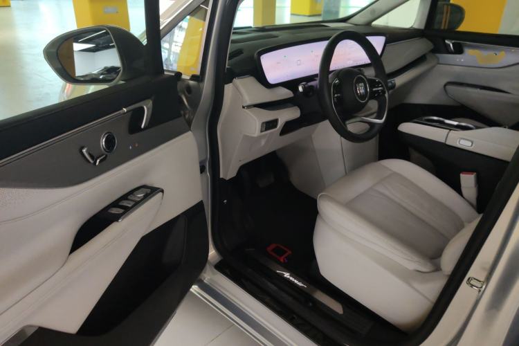 Used Buick GL8 New Energy 2024 Lu Zun Smart Edition 7-Seater Interior 3