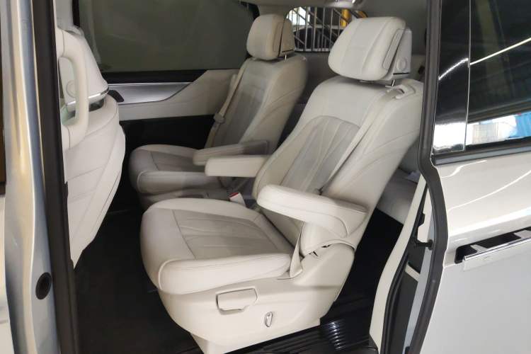 Used Buick GL8 New Energy 2024 Lu Zun Smart Edition 7-Seater Interior 4