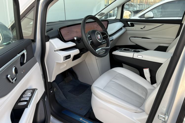 Used Buick GL8 New Energy 2024 Lu Zun Deluxe Edition 7-Seater Interior 4