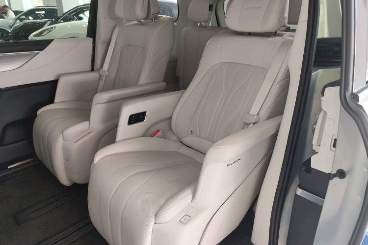 Used Buick GL8 New Energy 2024 Lu Zun Luxury Edition 7-Seater Interior 4