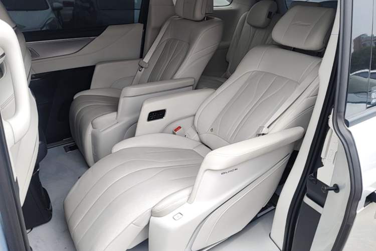 Used Buick GL8 New Energy 2024 Lu Zun Luxury Edition 7-Seater Left Rear Seat