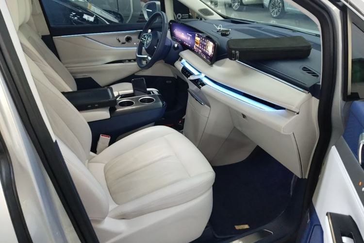 Used Buick GL8 New Energy 2024 Lu Zun Luxury Edition 6-Seater Right Front Seat