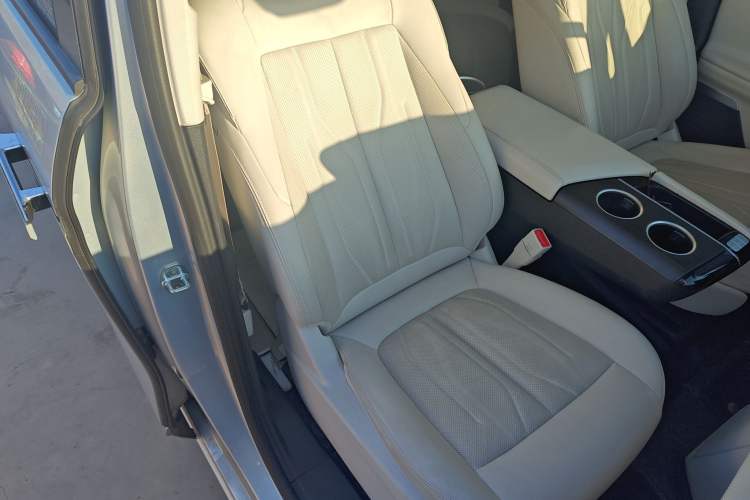 Used Buick GL8 New Energy 2024 Lu Zun Deluxe Edition 7-Seater Right Front Seat