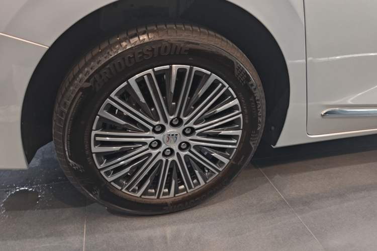 Used Buick GL8 New Energy 2024 Lu Zun Deluxe Edition 7-Seater Right Rear Wheel Hub