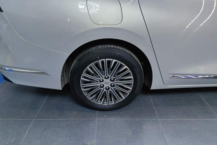 Used Buick GL8 New Energy 2024 Lu Zun Smart Edition 7-Seater Right Rear Wheel Hub
