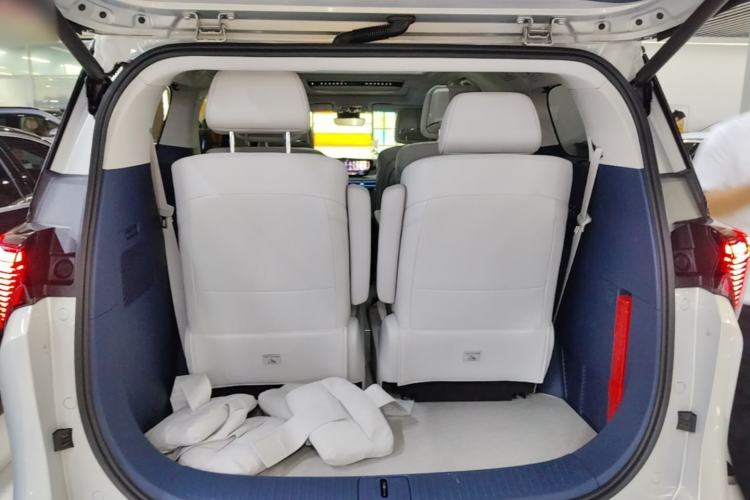 Used Buick GL8 New Energy 2024 Lu Zun Luxury Edition 6-Seater Trunk