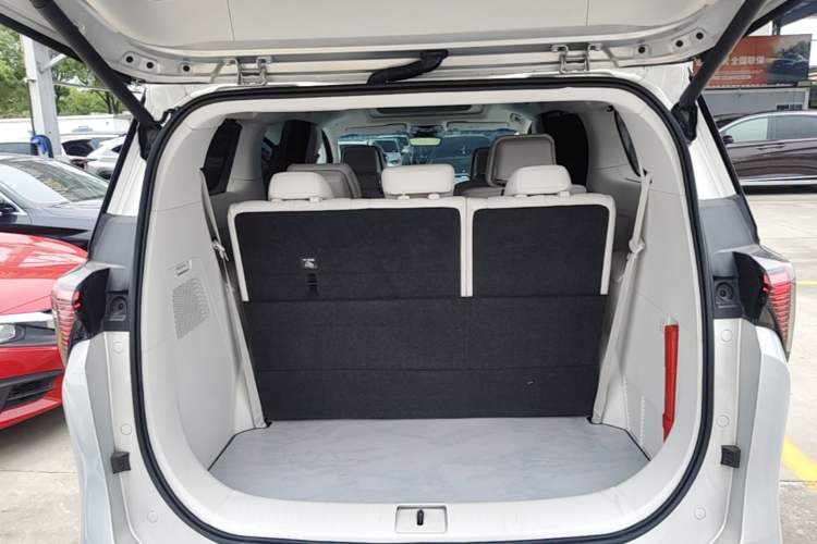 Used Buick GL8 New Energy 2024 Lu Zun Luxury Edition 7-Seater Trunk