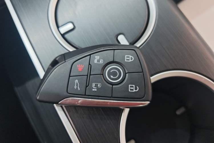 Used Buick GL8 New Energy 2024 Lu Zun Deluxe Edition 7-Seater Vehicle Key