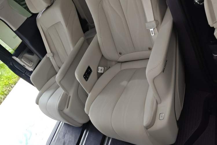 Used Buick GL8 New Energy 2024 Lu Zun Luxury Edition 7-Seater Left Rear Seat