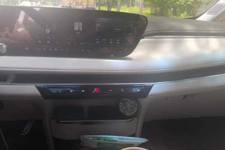 Used Buick GL8 New Energy 2024 Lu Zun Deluxe Edition 7-Seater Audio And AC Panel