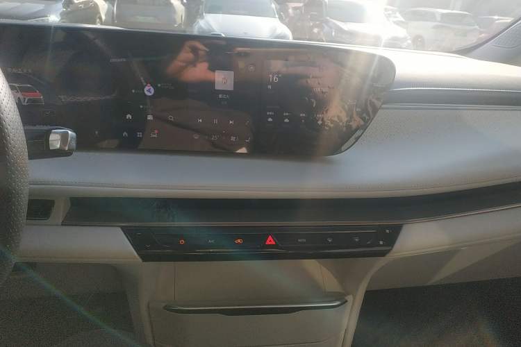 Used Buick GL8 New Energy 2024 Lu Zun Smart Edition 7-Seater Audio And AC Panel