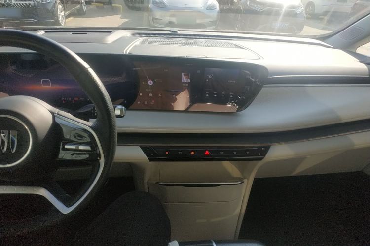 Used Buick GL8 New Energy 2024 Lu Zun Smart Edition 7-Seater Center Console