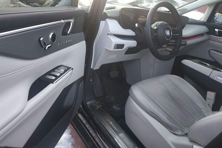 Used Buick GL8 New Energy 2024 Lu Zun Luxury Edition 7-Seater Interior 3