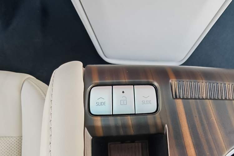 Used Buick GL8 New Energy 2024 Lu Zun Luxury Edition 7-Seater Interior 6