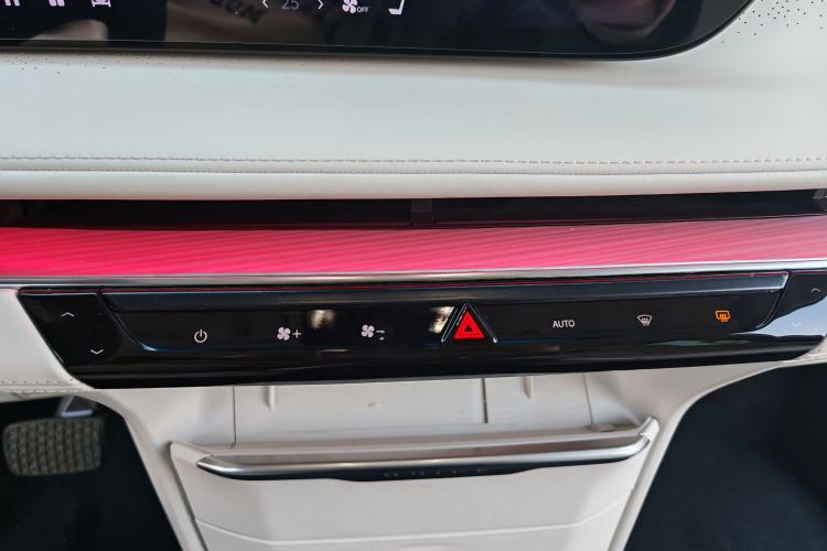 Used Buick GL8 New Energy 2024 Lu Zun Luxury Edition 7-Seater Interior 7